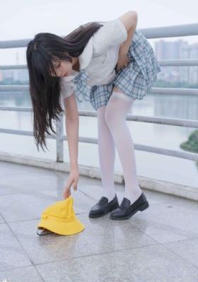 趁着漂亮女同学睡着偷强她_HD日韩电影在线